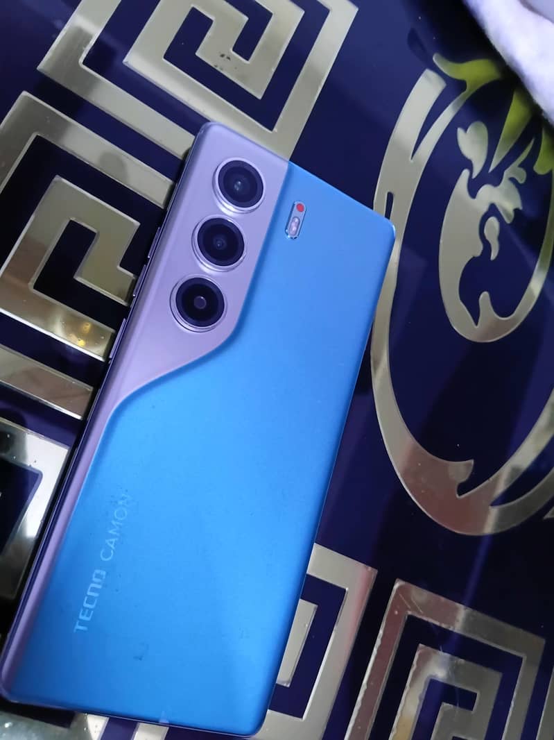Tecno CAMON 40 Pro 0