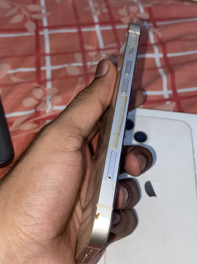 Apple iPhone 13 4