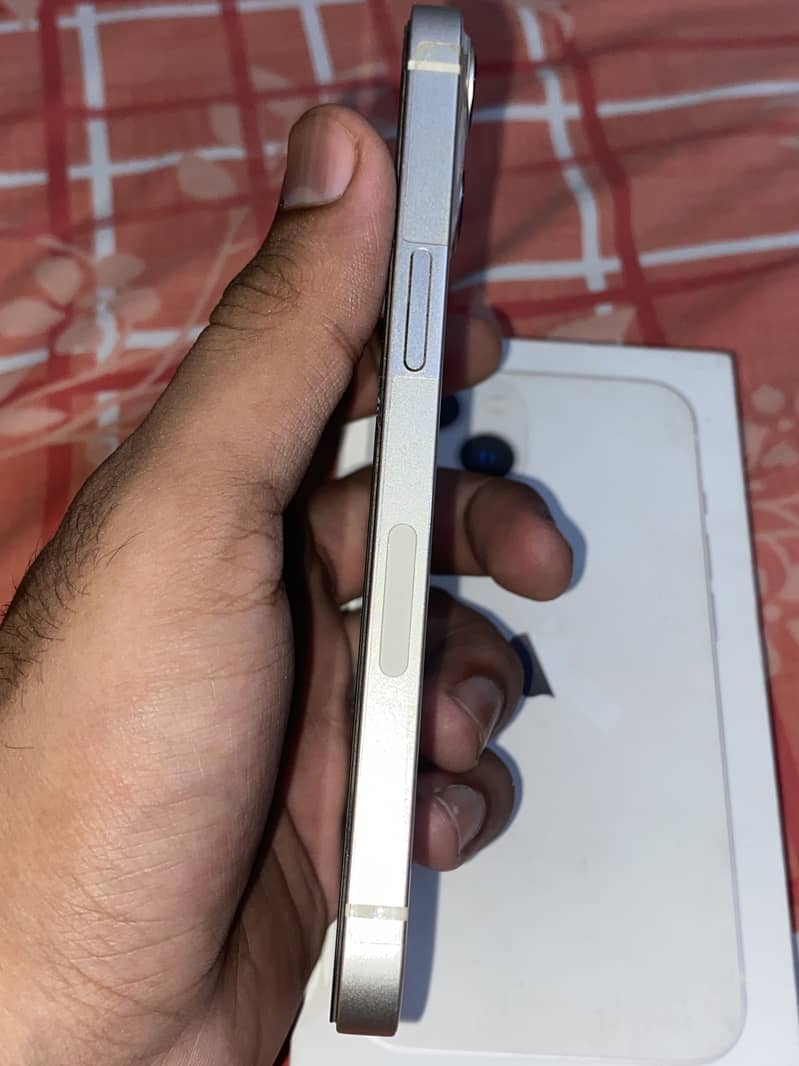 Apple iPhone 13 5