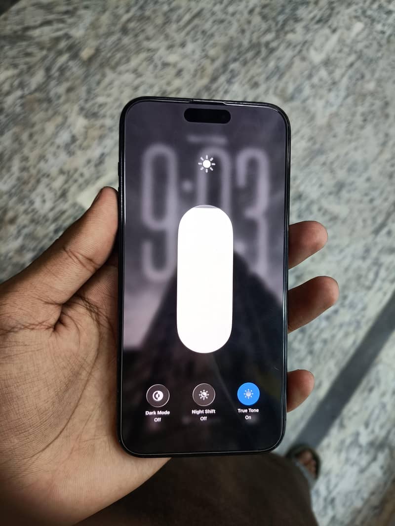 iPhone 15 Pro Max 2