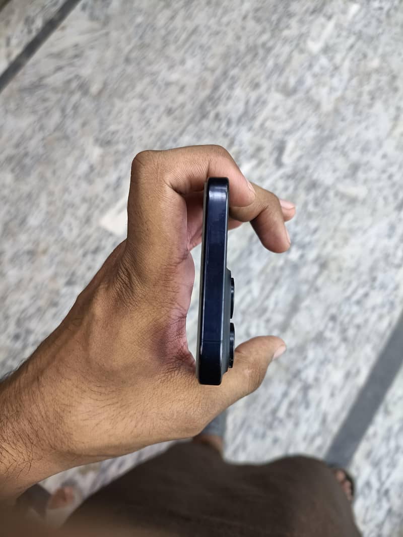 iPhone 15 Pro Max 5