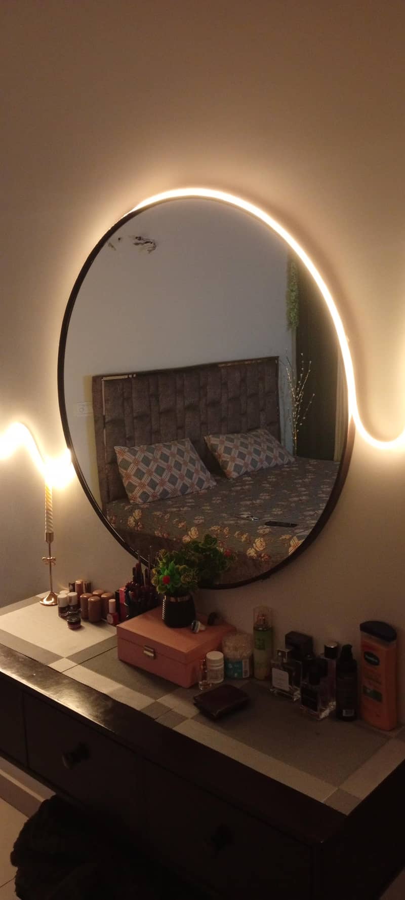 Fixed Dressing table with mirror 1