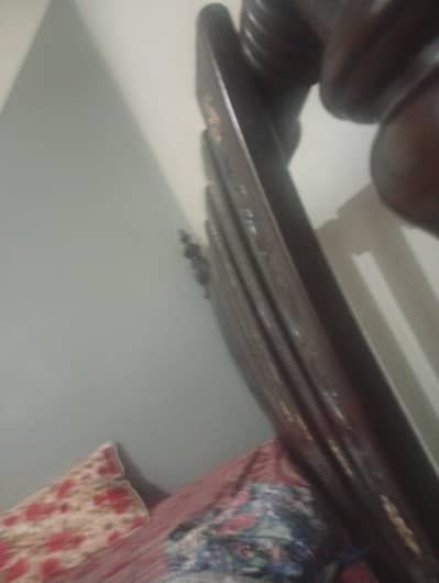 wooden king bed in best condition