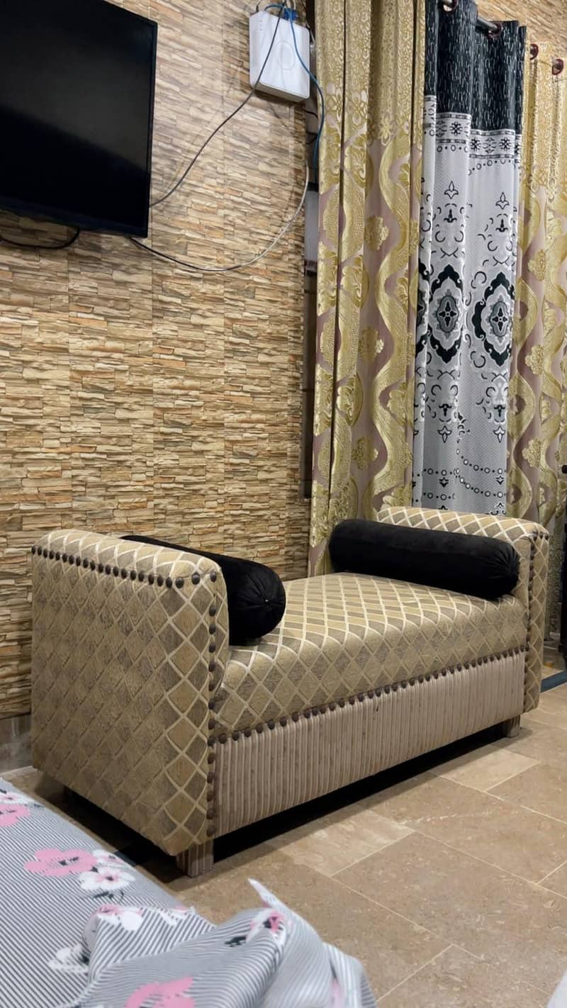 Sofa set . 8