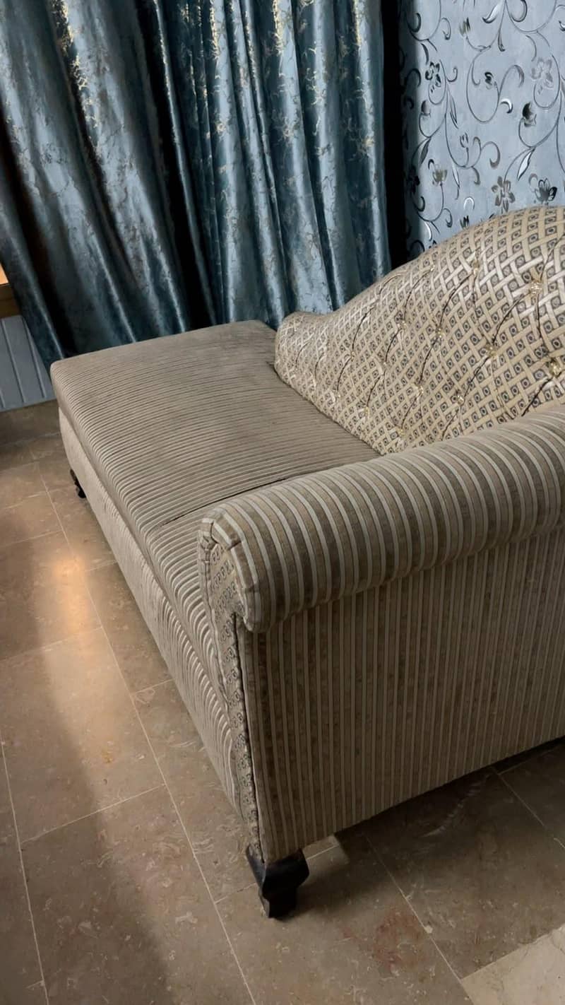 Sofa set . 11