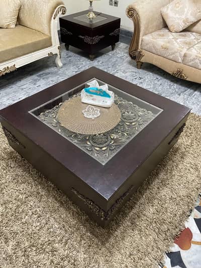 Table Set Of 3 In Lush Condition