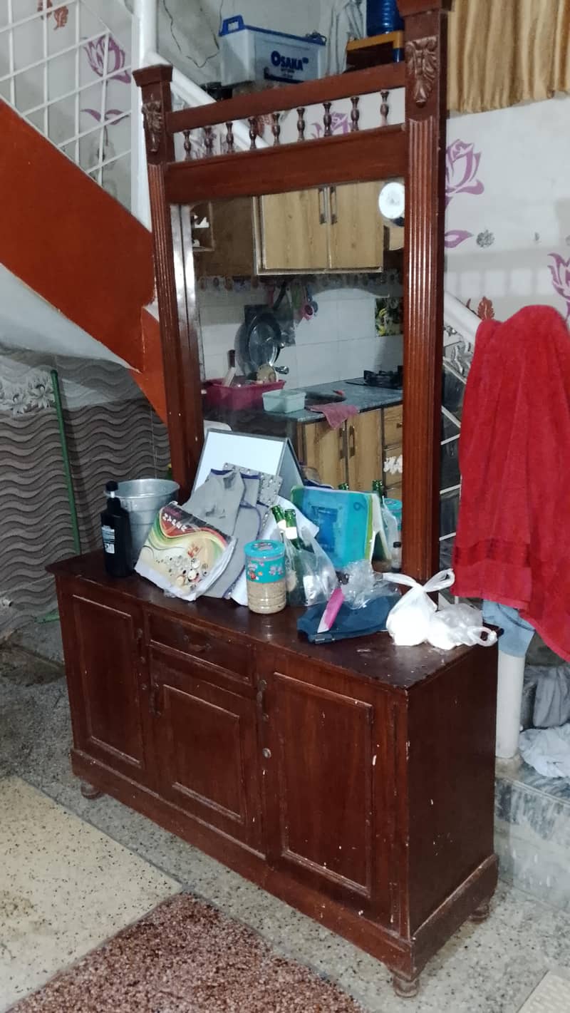 dressing table Good condition 0