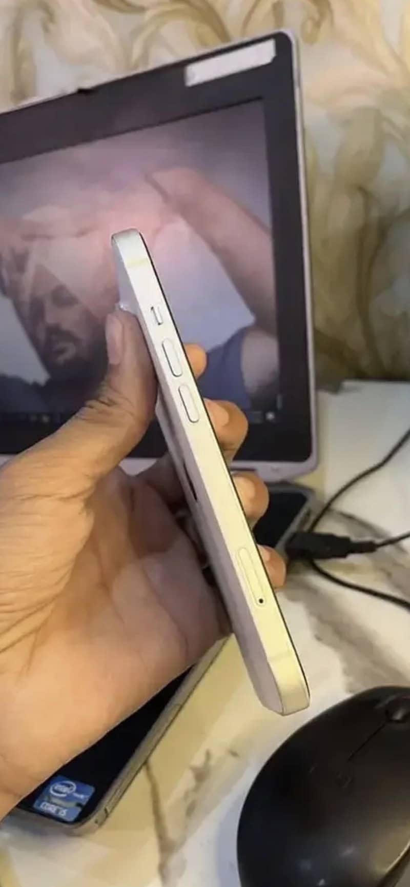 Apple iPhone 13 2