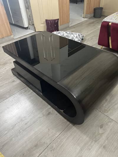 Drying room table very good condition contact me 03279695536