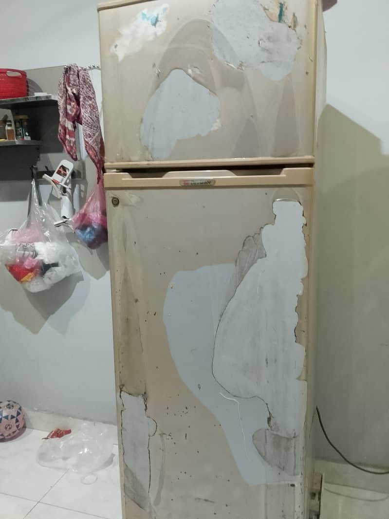 usedable old freezer 0