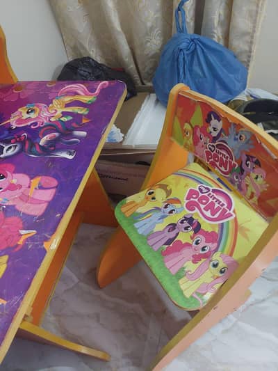 kids character table and chair