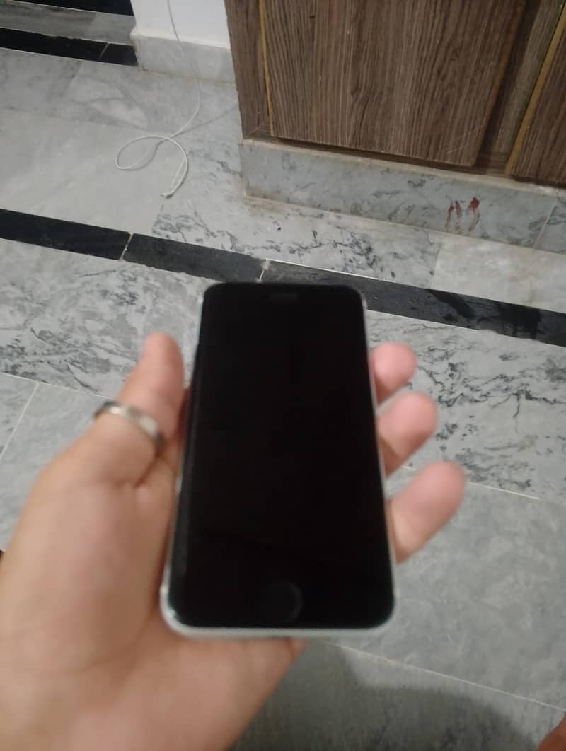 Apple iPhone SE 4