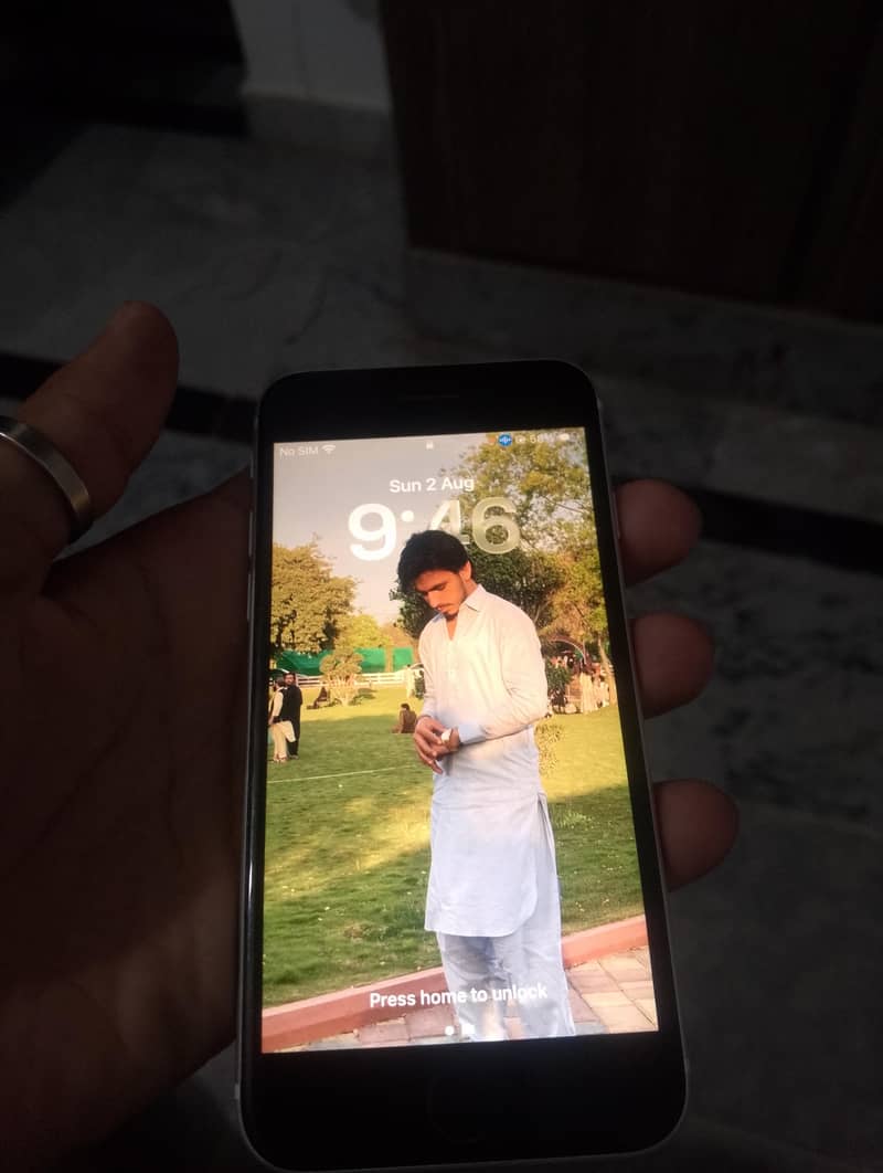 Apple iPhone SE 6