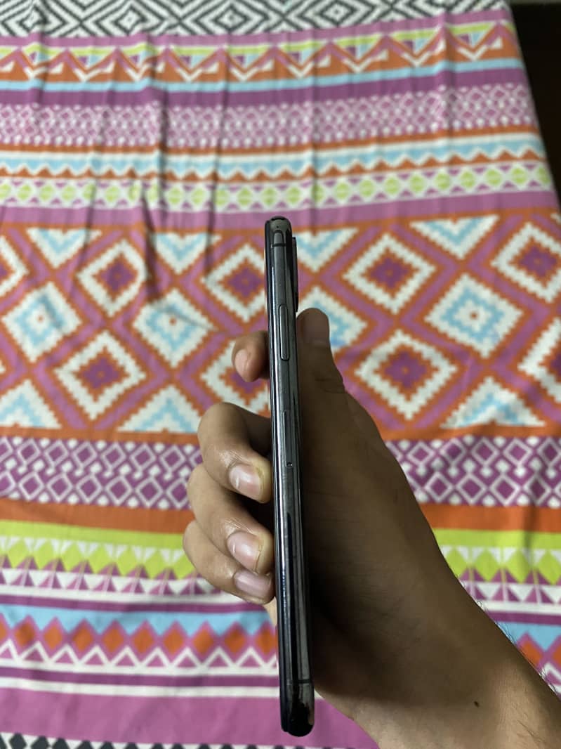 Apple iPhone X 4