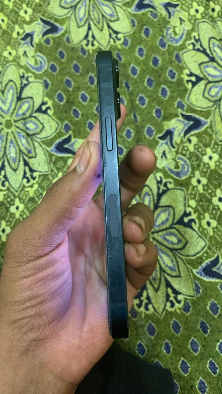 Apple iPhone 13 5