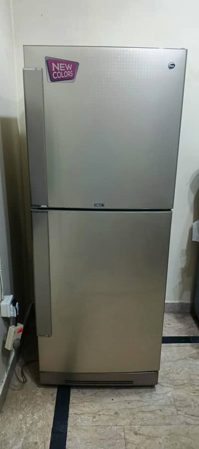 out standing condition big size fridge