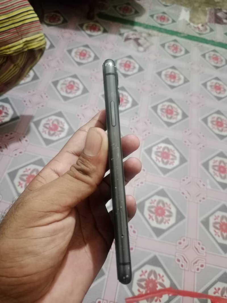 Apple iPhone 11 3