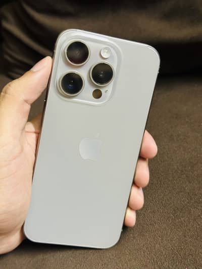 Apple iPhone 15 Pro jv natural titanium