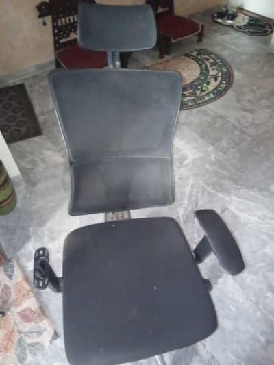 Comfortable Everyday Office Chair – Well Used