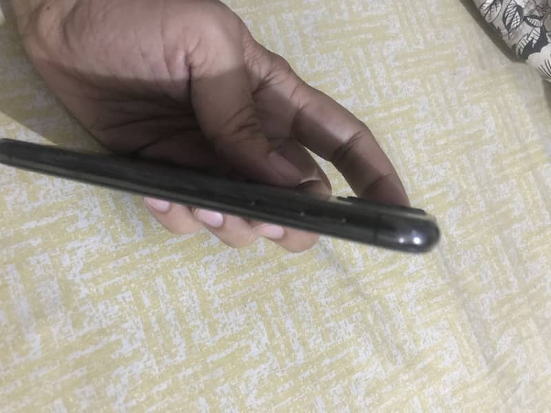 Apple iPhone 11 3