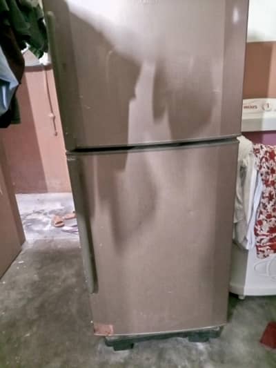 Haier company ka fridge ha achi condition me ha
