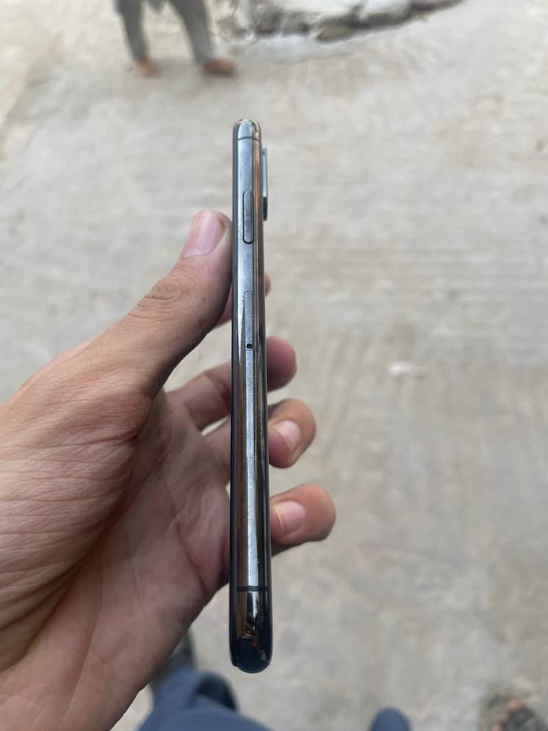 Apple iPhone X 5