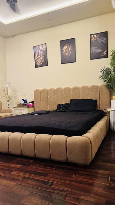 Only 4 month use brand new bed and 2softa 1table complete set