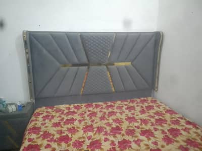 king size bed valvat poshish 10 month usde good condition dressing