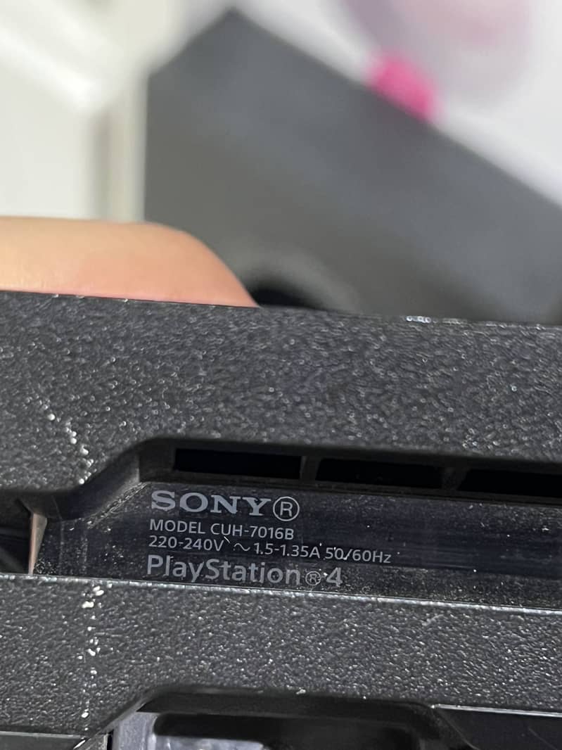 PS4 pro with controller 5