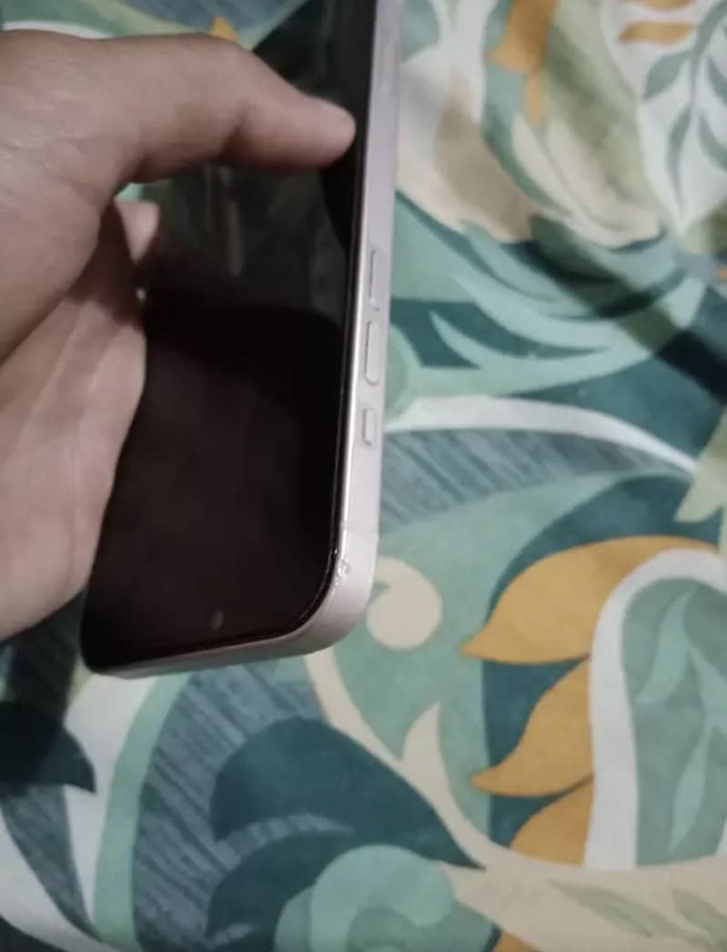 Apple iPhone 13 10