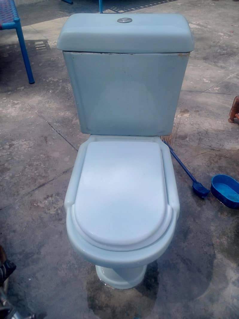 commode for sell 3
