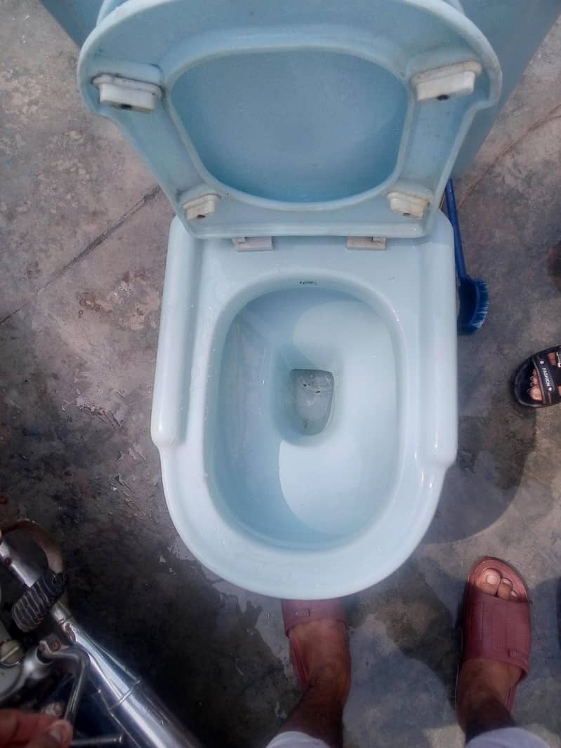 commode for sell 4
