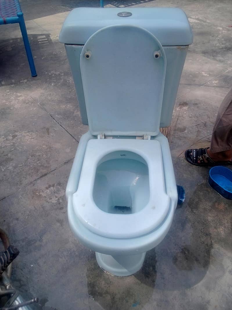 commode for sell 11