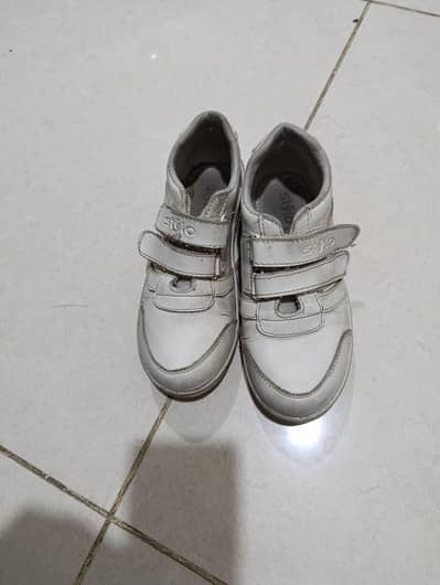 bata PE shoes