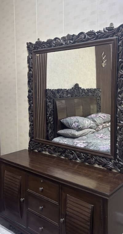 Beautiful vintage style mirror with dressing table