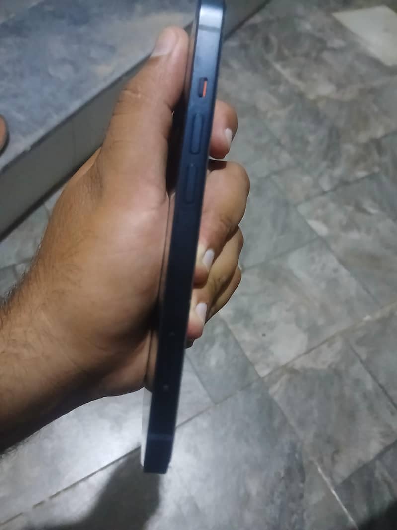 Apple iPhone 13 2