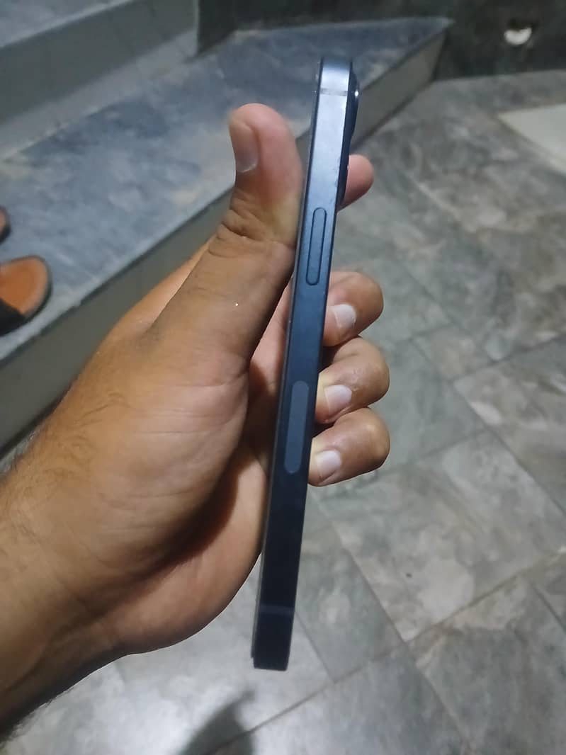 Apple iPhone 13 3