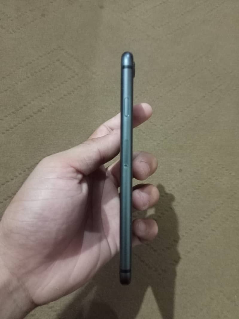 Apple iPhone 8 1