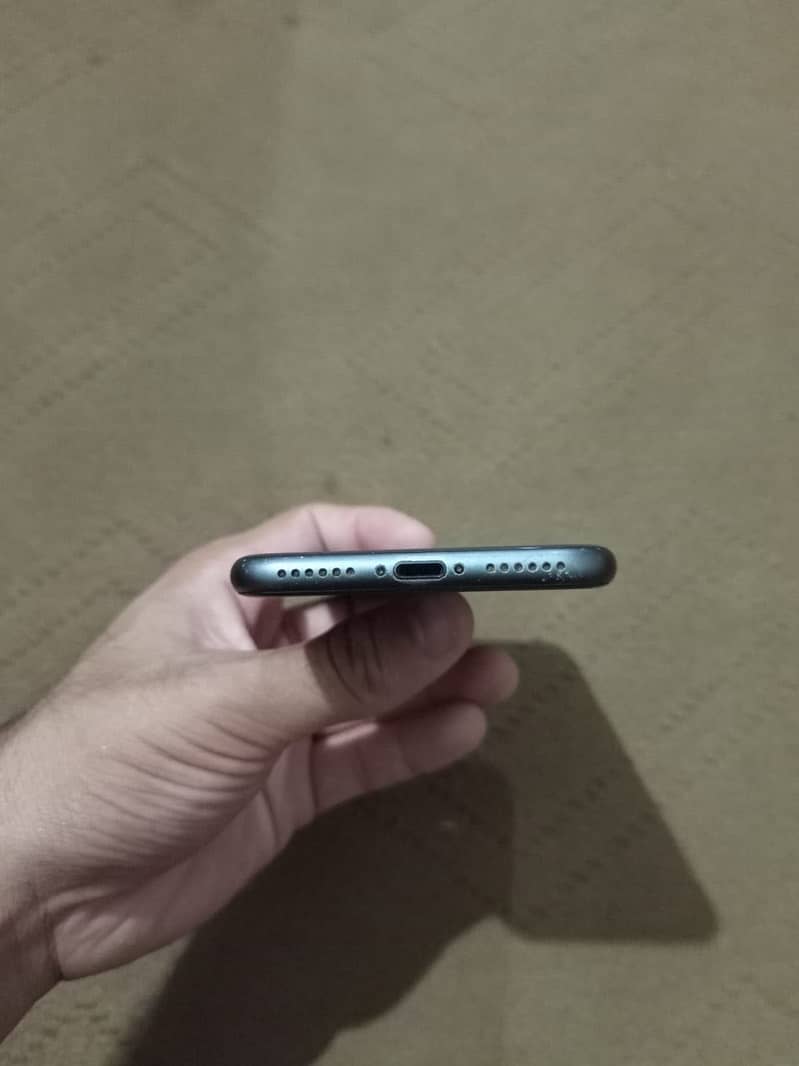 Apple iPhone 8 3