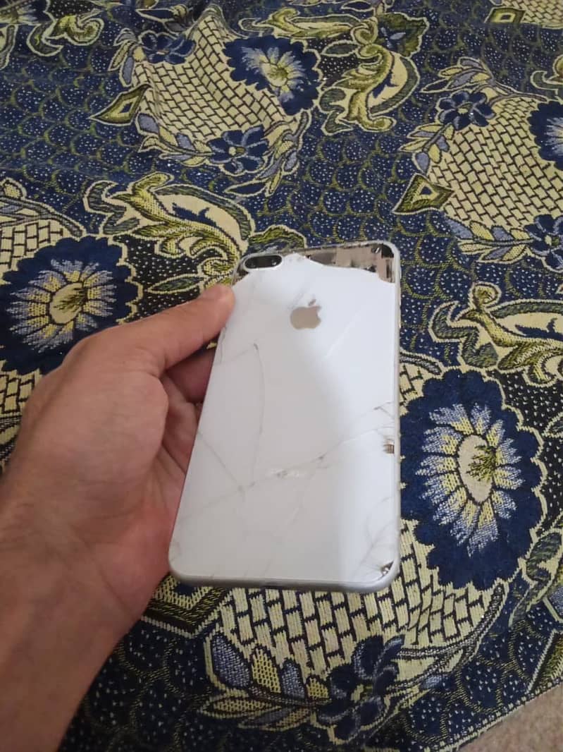 Apple iPhone 8 Plus 1