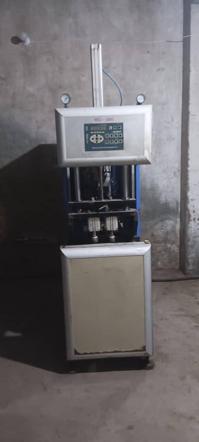 Pet blowing machine with Compressor