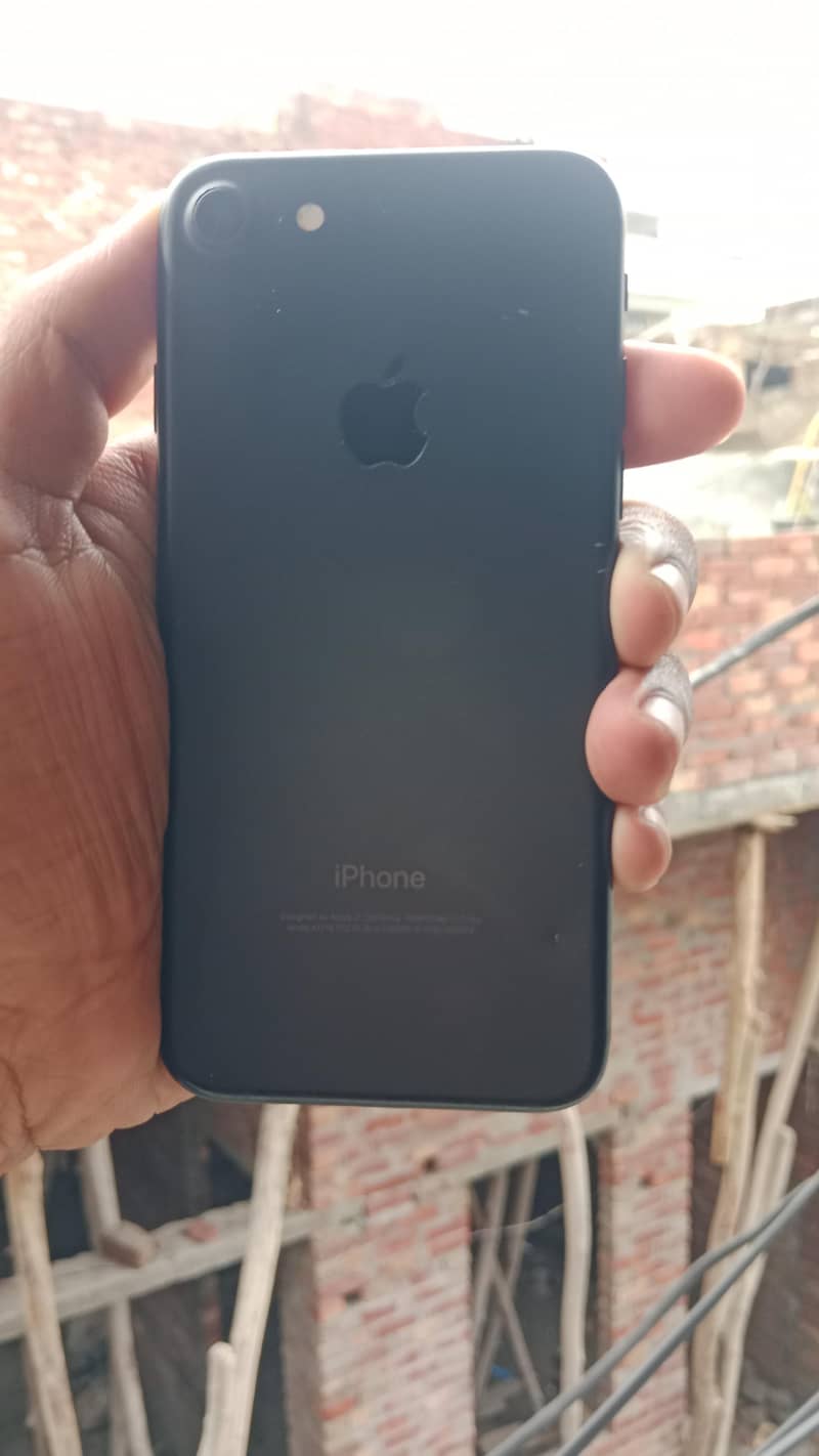 Apple iPhone 7 2
