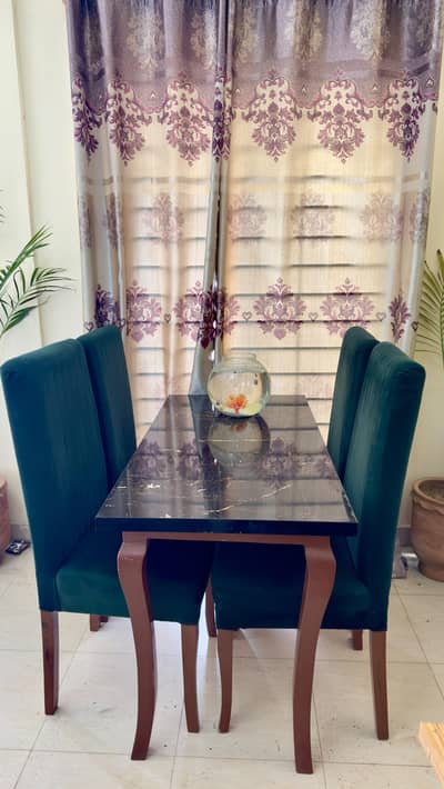4 Seats Dinning Table