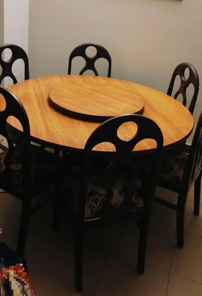 Dinning table with 6 chairs & Centre table detail in description