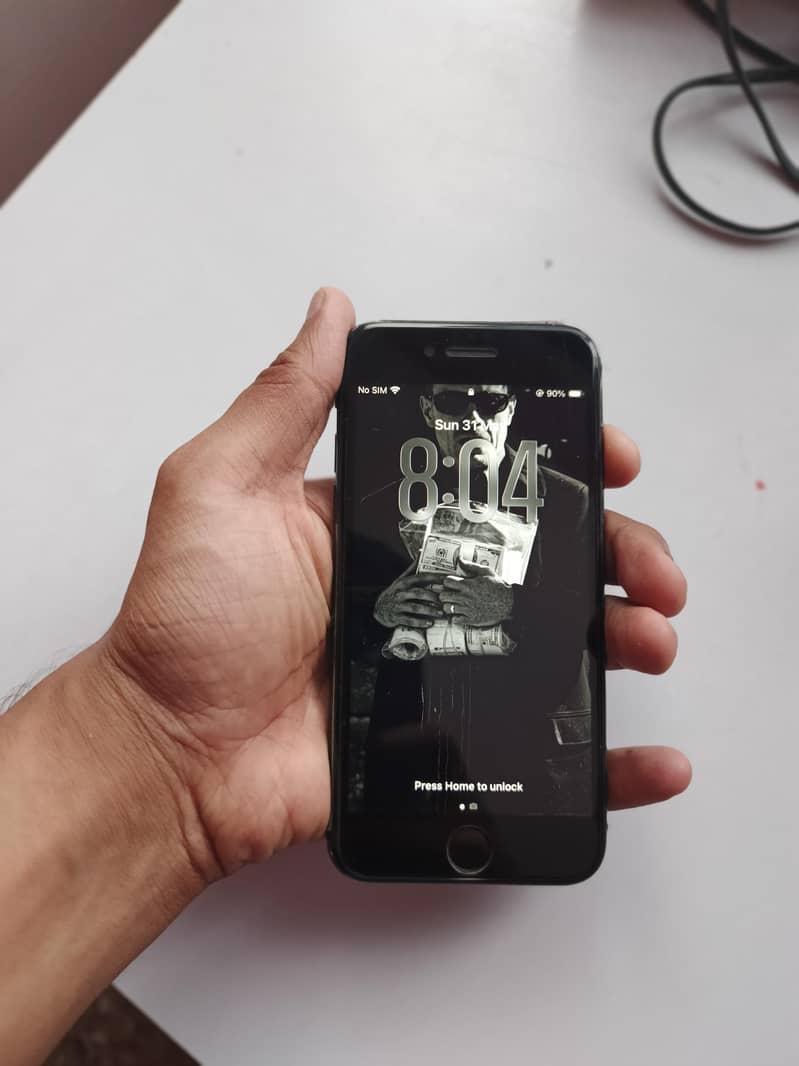 Apple iPhone SE 2 4