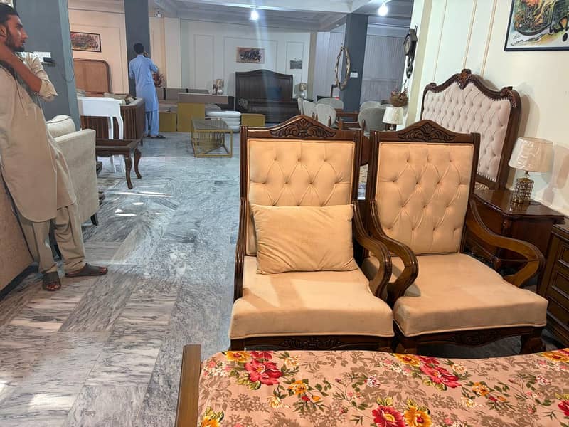 Bed, side tables, dressing table 3