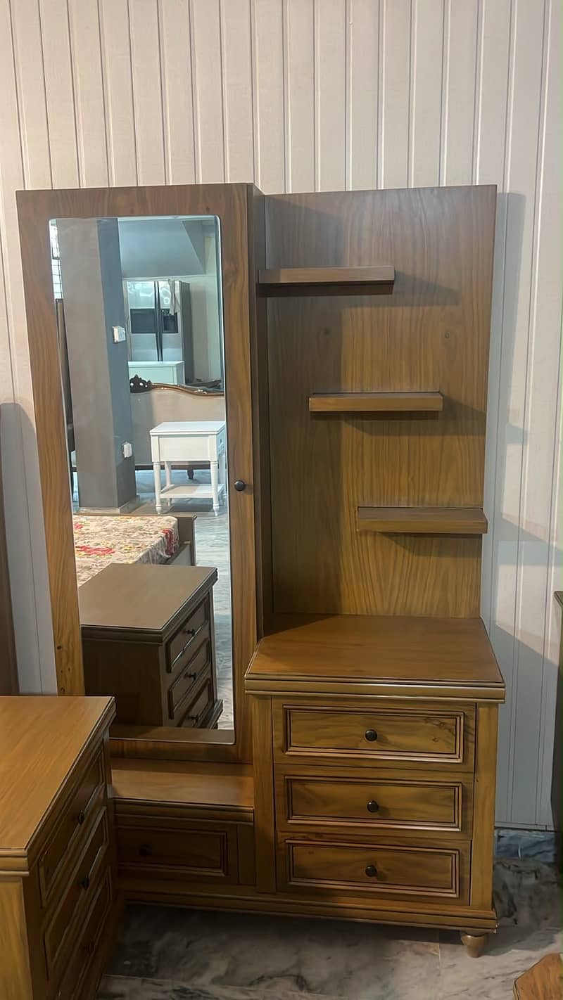Bed, side tables, dressing table 4