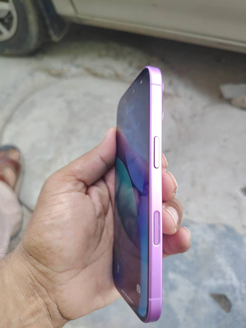 Apple iPhone 16 2