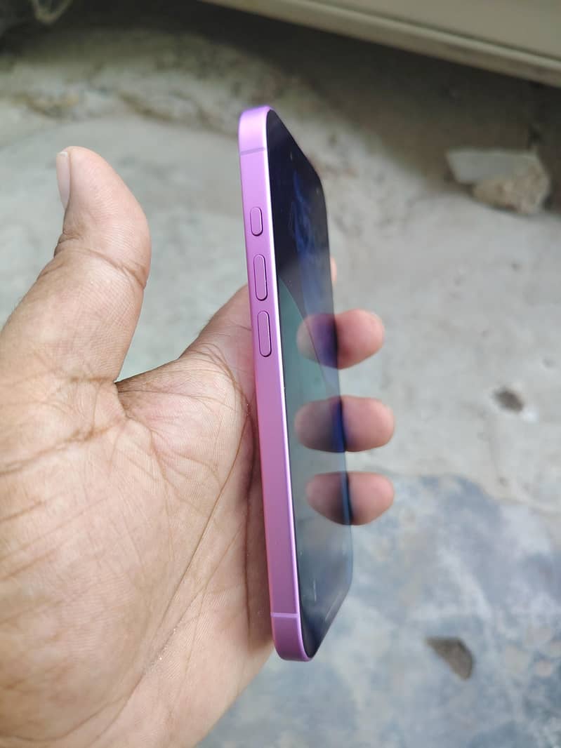 Apple iPhone 16 3