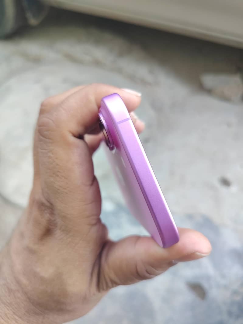 Apple iPhone 16 4